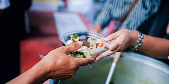 Allarme povertà alimentare: il cibo diventa un lusso per milioni di italiani